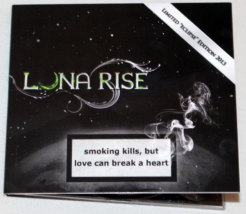 Front-Cover von EP "Smoking Kills But Love Can Break A Heart" 2013